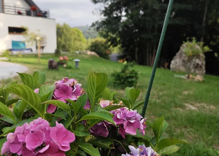 Somewhere Between Lägenhet