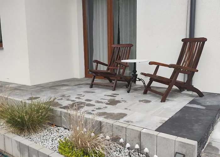 Somewhere Between Lägenhet